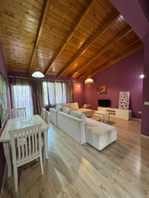 Bejart Apartment 8